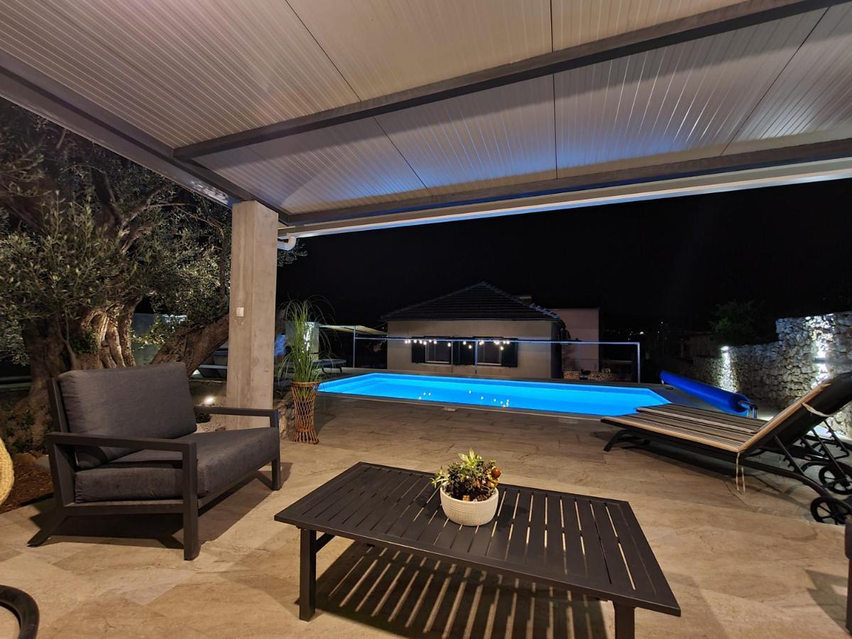 Olive Tree - House With Pool Villa Vinišće Exteriör bild